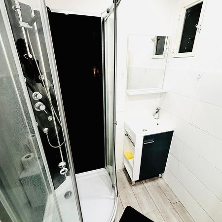Worldroom Chambre Privee Avec Espace Commun Perpignan Exterior foto