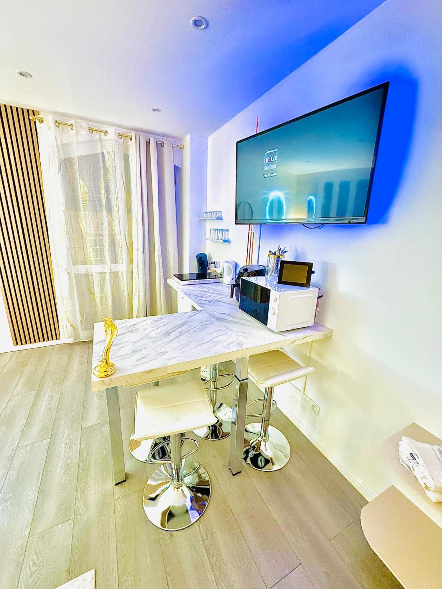 Worldroom Chambre Privee Avec Espace Commun Perpignan Exterior foto