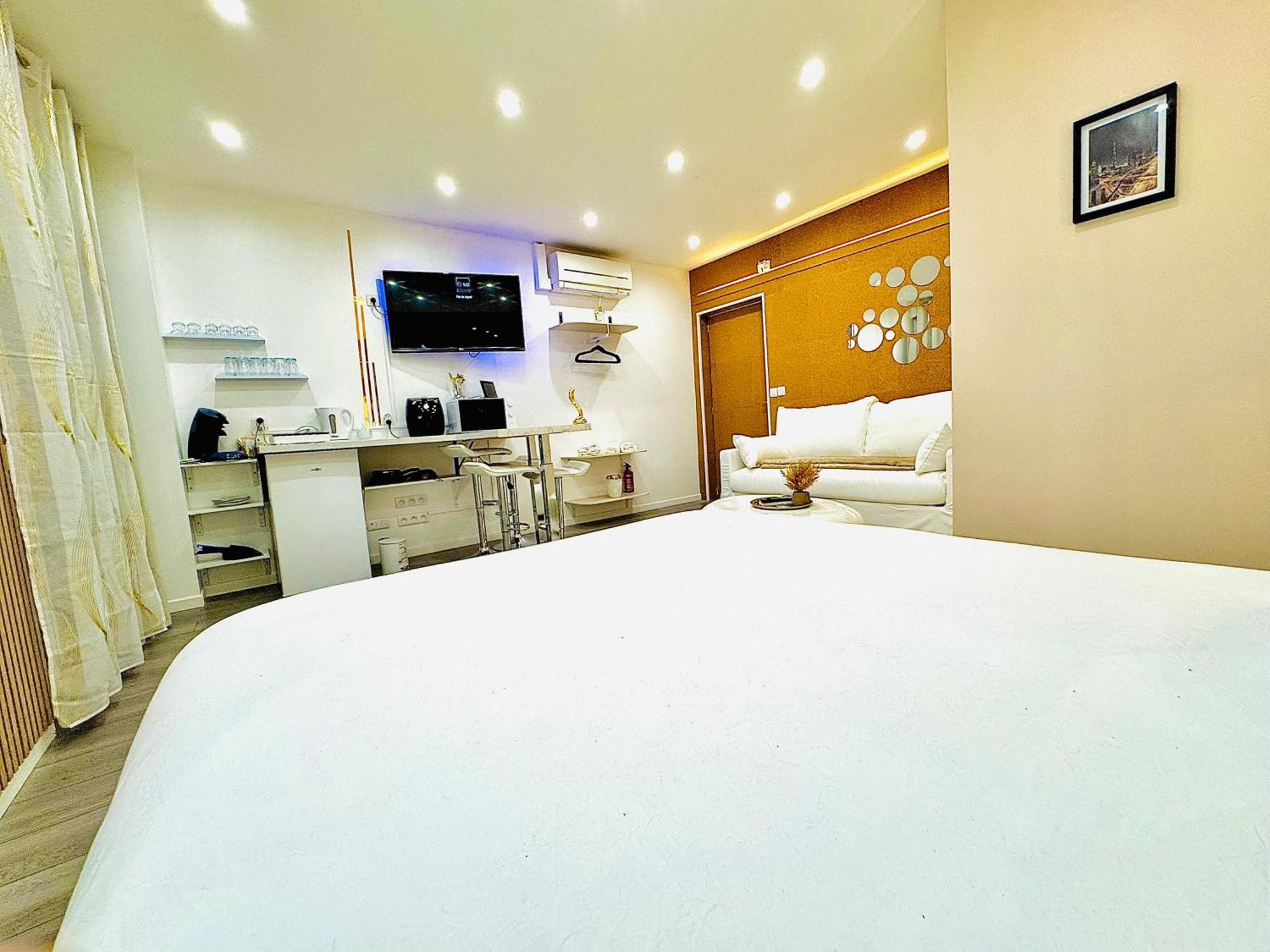 Worldroom Chambre Privee Avec Espace Commun Perpignan Exterior foto